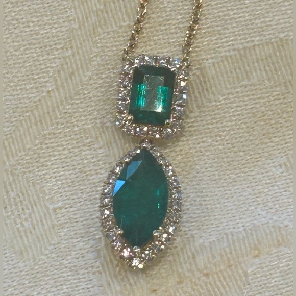 14Kt Yellow Gold Emeralds and Diamond Pendant - Picture 2 of 9